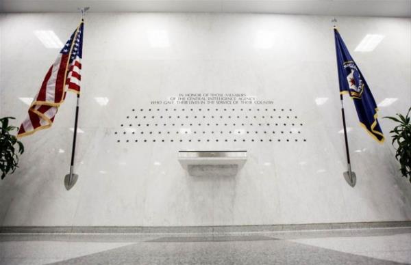 Lobide bulunan bu duvar ise 1940'dan beri grev srasnda hayatn kaybeden CIA grevlilerini anmak iin oluturulmu.