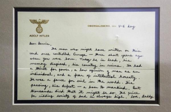 CIA'in yneticilerinden Richard Helms'in, Hitler'in dnden sonra, olu Dennis'e el yazsyla yazd bir mektup. Tarih ksmna atlm 'V-E Day', Victory in Europe day, yani Avrupa'da Zafer Gn manasn tayor.