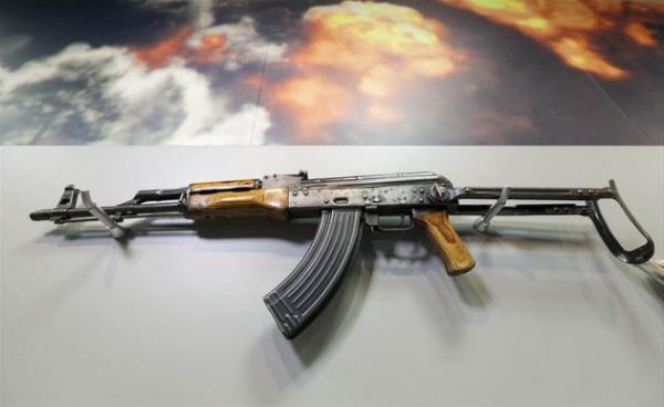 Mzenin kolleksiyonuna son eklenen paralardan biri ise Usame Bin Ladin'e ait olduu dnlen AK-47 (Kalanikof) tipi tfek.