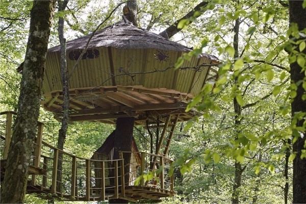 Fransa<br>    Gneybat Fransa'da ina edilen bu ev, ekolojik tatil iin Fransa'nn Natura Cabana irketi tarafndan kiralanm..