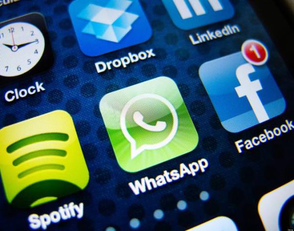 Sosyal medyada paylalan selfielerin %27'sinde WhatsApp'n parma var