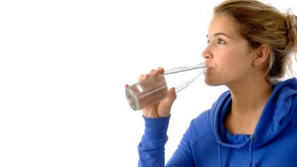 8. Yorgunluk ve uyuukluk  <br>    Vcudun susuz kaldnda, kandaki sudan dn aldn belirtmitik. Kanda azalan su ise vcuda yeterince oksijen eksikliine sebep olur. Oksijensizlik de yorgunluk ve uyuuklua