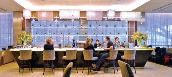 lk bein ikinci srasnda Changi'nin Terminal 3' yer ald. Listenin bundan sonrasna yeni isimler geldi. nc srada Haneda'nn D Hatlar Terminali, drdnc srada Shanghai Hongqiao'nun Terminal 2'si ve beinci srada da Mnih'in Terminal 2'si var.