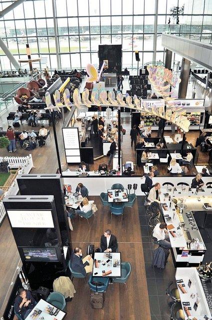 EN Y TERMNALLER Londra'nn dnyaya alan kaps Heathrow'da yer alan ve sadece British Airways tarafndan kullanlan Terminal 5 getiimiz yl gibi yine birinci seilerek yerini kimseye kaptrmad. Geen sene benim de British Airways tarafndan zel