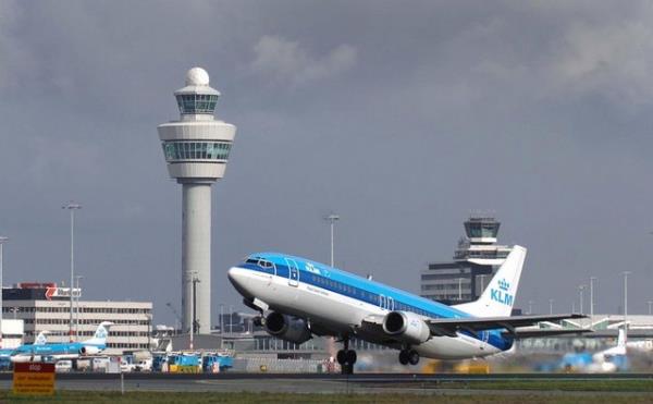 2013'te 52,5 milyon yolcu arlayan Schiphol Havaliman, Amerika'ya giri kaplarndan biri olarak ktphanesi, mzesi, dnya beincisi maazalar ve apron manzaral terasyla dikkat ekiyor.