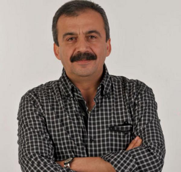 Srr Sreyya nder: Ynetmen