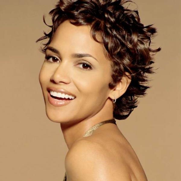 Halle Berry  <br>  Halle Berry, basketbol oyuncusu David Justice'le boandktan sonra intihara teebbs etti.