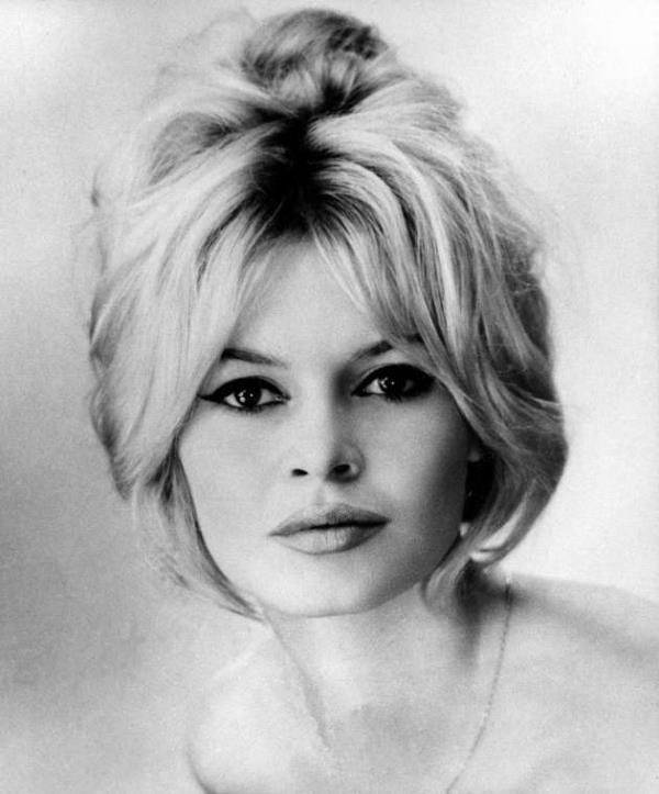 Brigitte Bardot  <br>  Brigitte Bardot 1950 ylnda yksek dozda uyku hap ald ve bileklerini keserek intihara teebbs etti.