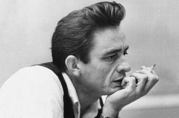 Johnny Cash  <br>  Johnny Cash, kariyerinde ok iyi bir noktada olduu 1969 ylnda yksek dozda uyuturucu alarak intihara teebbs etti.