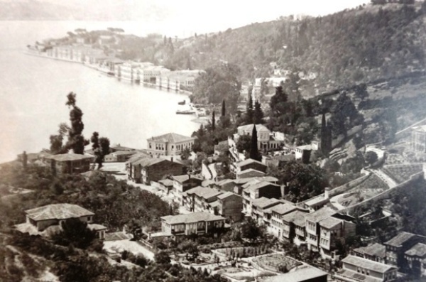 Keyfin istikrar abidesi / Bebek<br>     Bebek ebi&#8217;den alan semt, stanbul&#8217;un Fethi&#8217;nden bu yana kkleri ve sandallar ile her daim stanbul&#8217;un keyif ve lks noktas olarak kimliini korumay baarm.