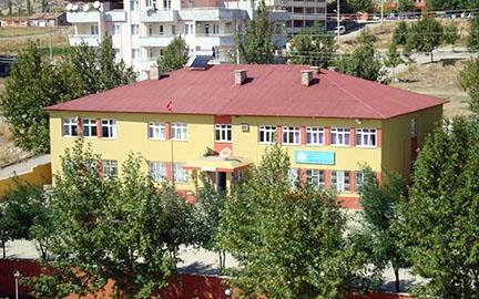 <p><b>MLL ETM BAKANLII</b></p>  <p>Milli Eitim Bakanlna bal merkez ve tara tekilatnda grevli, ynetici,     retmen, memur ve emekliler iin 2013 yl Temmuz ve Austos aylarnda Kahramanmara     Ilca Ortaokulunda 7er gnlk 8 devre halinde alacak aile dinlenme kamp     ile ilgili <a href="/common/news/documents/364999/maraskamp.pdf" target="_blank">kamp     talimat ve bavuru formu</a></p>