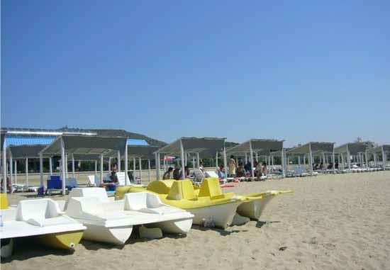 Ayvalk Eitim ve Dinlenme Tesislerinden kumsal grnm