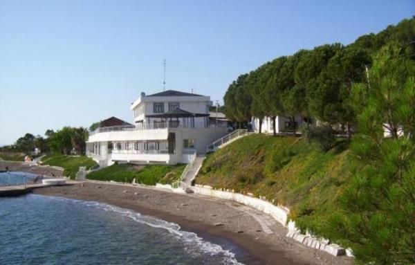 <p><b>GIDA, TARIM VE HAYVANCILIK BAKANLII</b></p>  <p>zmir Foa ve Urla ile Mersin Alata ve Silifke Eitim ve Dinlenme Tesisleri,     20 Haziran 2013 Perembe gnnden itibaren 8&#8217;er (sekiz) gnlk dnemler halinde     kamp amal olarak hizmete alacaktr. Sosyal tesislerden faydalanmak isteyenlerin,     en ge 03 Mays 2013 Cuma gnne kadar bavurmas gerekmektedir.<br/>  Dinlenme <a href="/common/news/documents/364982/kamp_talimat.pdf" target="_blank">Tesisleri     Talimat</a>