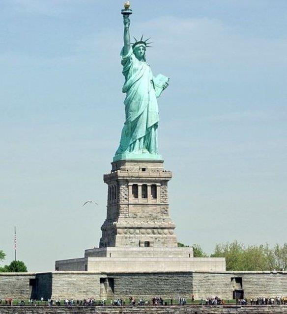 zgrlk Ant, beyaz deil yeil renktedir.