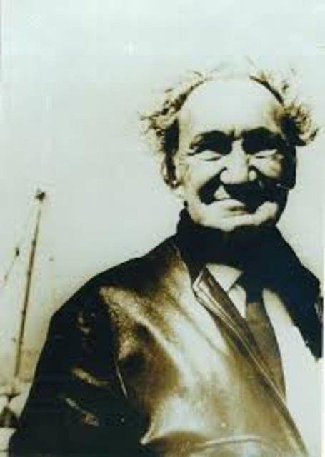 Halikarnas Balks olarak bilinen Cevat akir Kabaaal, balk deildir; Robert Kolej ve Oxford mezunu bir yazardr.