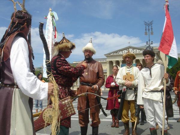 Avrupa&#8217;daki tek Ural kkenli halk Macarlardr.