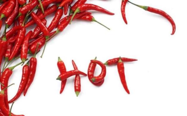 Dzenli olarak ac krmz biber tketmek itahnz keser. Japonya&#8217;da yaplan bir aratrmada kahvaltda ac biber yiyen insanlarn le yemeinde daha az yemek yedikleri saptand. Ac krmz biberin itah azaltc etkisinin iindeki kapsaikin isimli maddeden kaynakland sanlyor. Dolaysyla ac krmz biber yemek faydal. Ama bu, ac biberle yaplan kebaplarn faydal olduu anlamna gelmiyor.