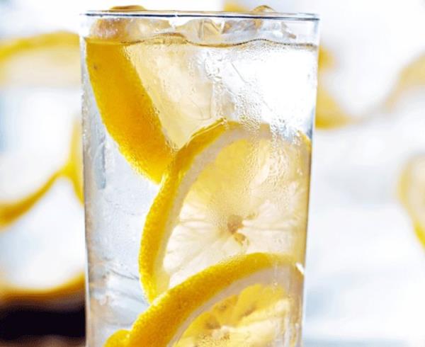 Bunu baarmak iin gne iine biraz limon sklm scak su ierek balayn.