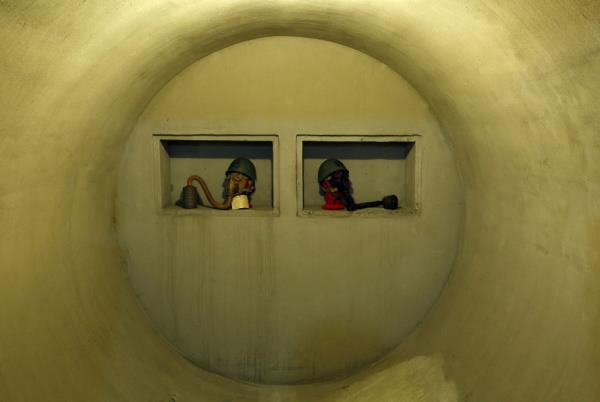 1942-43 yllarnda Roma'da ina edilen bir depo. zellii ise deponun, faist lider Mussolini'ye ait olmas.