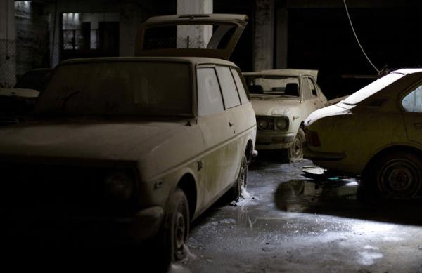 Kbrs'ta yer alt maarasnda bulunan 74 model arabalar. Neredeyse hi kullanlmam olan arabalar, zamannda sat iin Japonya'dan getirilmi.