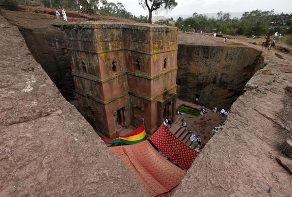 Etiyopya'da dini trenler iin kullanlan yer altndaki bir yap.