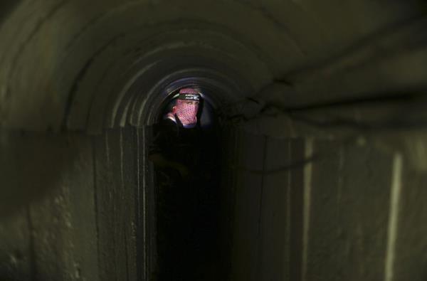 Gazze'de yer alt tnelinde saklanan Filistinli bir sava.