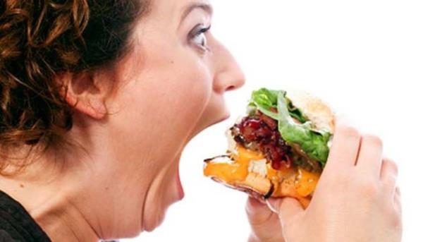 Vcut yiyecei hzla sindirdii iin ackrsnz; daha da mideniz kaznr ve dolaysyla ini-klar devam eder.