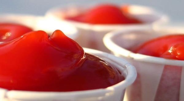 Ayrca, yalnzca ekerli ve eki sos ya da ketap kullanmyor; yemeimize eker doldurmu oluyoruz.