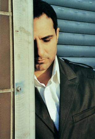 Rafet El Roman, nl olmadan nce inanmas zor olsa da mezzinlik yapyordu.