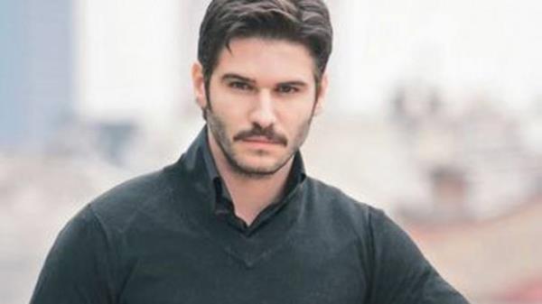 "ok kk yata almaya baladm. Camclk, berberlik gibi birok i yaptm. lkokuldayken pazarda su bile sattm...