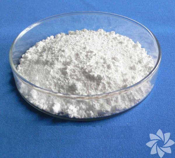 Dibi tutan tencere, tava ve brek tepsilerini akamdan biraz karbonat atarak slatp brakn bylece sabah bir rpda temizleyebilirsiniz.