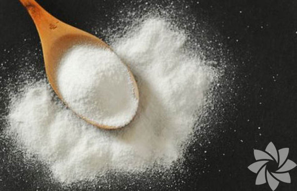 Alerjiniz varsa naftalin sevmeniz zor, ite bu gibi durumlarda elbise dolabnzdaki kf, nem kokusunu biraz karbonatla giderebilirsiniz.