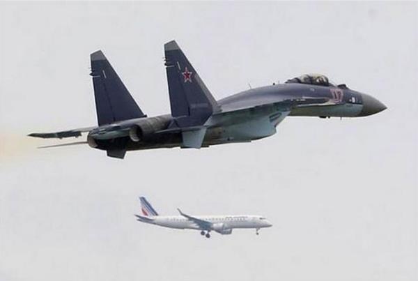 Sukhoi Su-35 Sava uann gsteri uuundan farkl bir kare daha.
