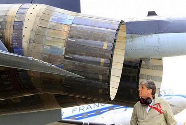 Sukhoi Su-35 : Katlmclar modeli incelerken.