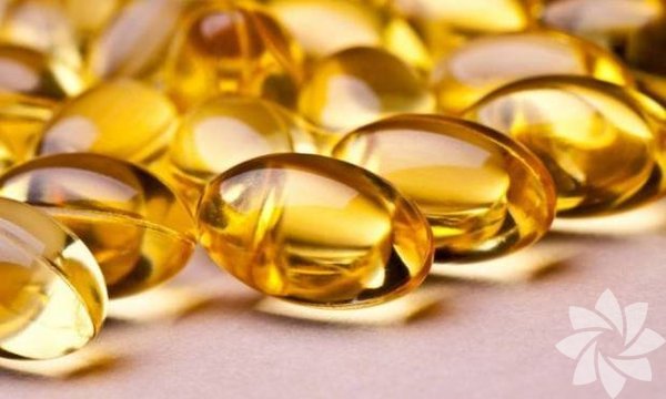 Yznzde (ve bazen baka yerlerde) krmz, pullu dknt ve sa kayb  Sa vitamini olarak da bilinen Biotin (B7) eksiklii yayorsunuz. Vcudunuz A,D,E,K gibi yada znen vitaminler saklar iken, suda zlen B vitaminlerini depolamaz. zellikle vcut alanlarn tkettii i yumurta onlar savunmasz hale getirir nk avidin denilen ve i yumurtada bulunan bir protein vcudun biotin sindirimini engeller. Yaplmas gereken pimi yumurtaya ynelmek ve somon, avokado, mantar, karnabahar, soya fasulyesi, fndk, ahududu, muz tketimi arttrmak olmaldr.