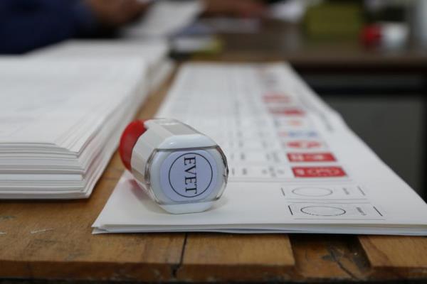 HDP&#8217;ye verilen oylarda verilen oylarn byk bir blmnde etnik kimlik vurgusunun olduunu gryoruz.