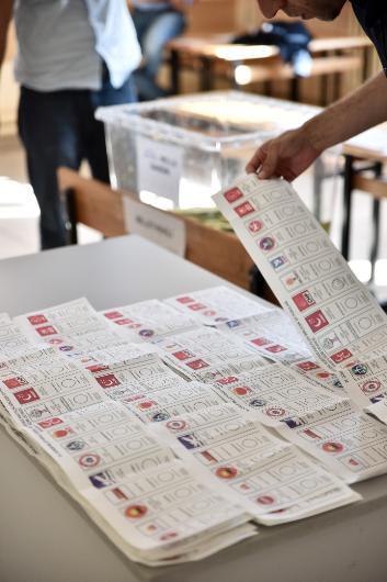 MHP&#8217;ye verilen oylarda Milliyeti duruu iin ve krt sorununa yaklam iin verdim cevaplar ykselen MHP oylarnda milliyeti reflekslerin etkili olduunu gsteriyor.