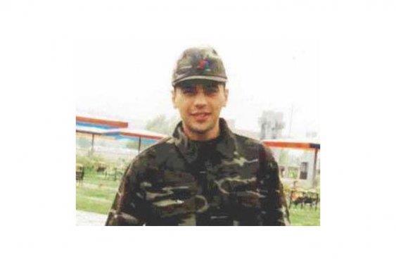 Emre Altu askerliini Zonguldak'n Devrek ilesinde yapt.