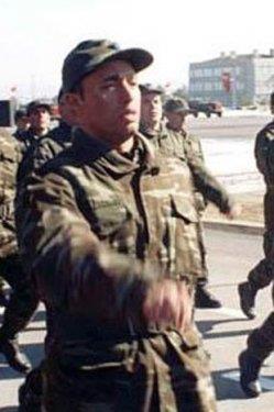 nl arkc Mustafa Sandal askerde.