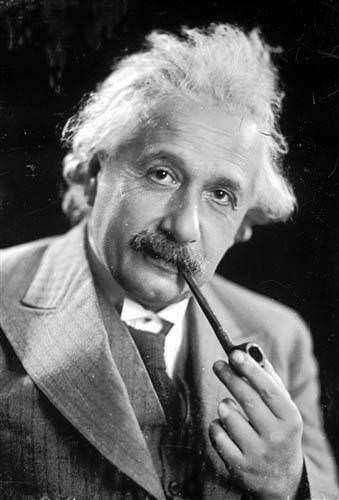 Einstein 9 yandan sonra akc konumaya balad. Aile onda zihin gerilii olduunu bile dnd.