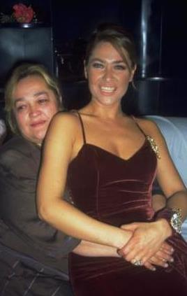 Bu karede annesi Emral Hanm ile.