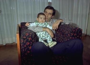 Unutulmaz aktr Kemal Sunal imdi kendi izinden giden olu Ali ile birlikte.