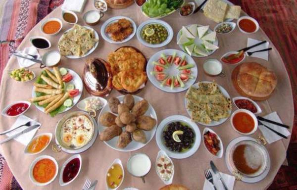 Gastroenterohepatoloji Uzman Do. Dr. Duygu briim, sahurdan hemen sonrasnn da nemli olduunu belirterek, "Yer yemez yatarsanz; hazmszlk, refl gibi sorunlarnz artabilir. Bu nedenle sahurun sabaha en yakn saatlerinde yiyip tekrar yatmadan gne balamak veya yaam biiminiz uygunsa sahurdan bir saat sonra yatmak daha uygun olacaktr" dedi.