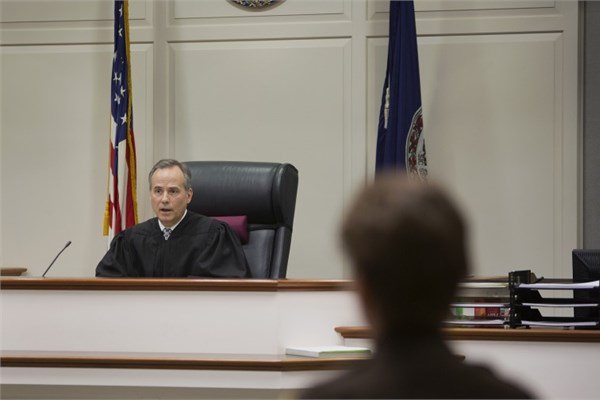 Yarg ve duruma memuru<br>    Bu meslek saatte yaklak 49,51 dolar kazan salyor.