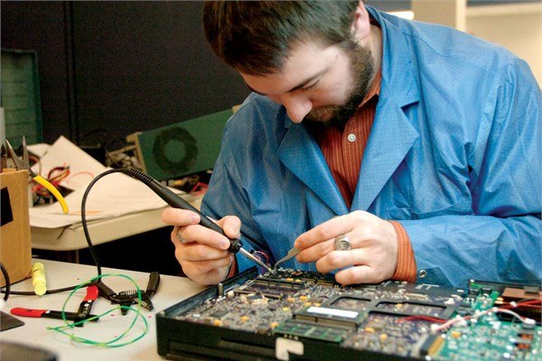 Bilgisayar donanm mhendisi<br>    Bu meslek saatte yaklak 48,52 dolar kazan salyor.