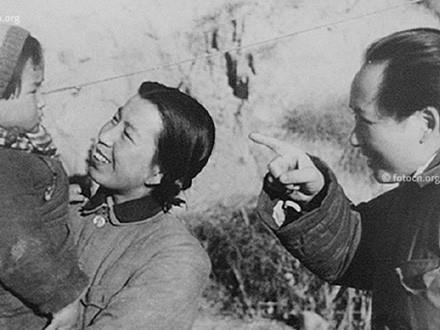 Jiang Qing Wade-Giles yazmnda Chiang Ch'ing, sahne ad Lan Ping, asl ad Luan Shumeng (1914-14 Mays 1991), Drtl ete olarak adlandrlan grubun yesi olan inli siyaseti.Mao Zedong'un nc karsdr.Mao'nun lmnden sonra yarglanarak 'kardevrimci sular'dan tr hkm giymi, kendini asarak intihar etmitir.