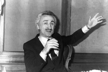 Banker Kastelli olarak bilinen Cevher zden, Kadky&#8217;de kendisine ait ruhsatl tabancayla 3 Haziran 2008 tarihinde intihar etti. zden'den geriye avukat, ailesi ve cumhuriyet savcsn da aralarnda bulunduu kiilere brakt 6 adet mektup kald.