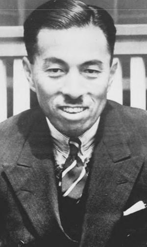 K&#333;shaku (&#20844;&#29237; Prens) Fumimaro Konoe (Japonca: &#36817;&#34907; &#25991;&#40639; - Konoe Fumimaro) (12 Ekim 1891, Tokyo - 16 Aralk 1945, Tokyo, Japonya), Japon siyaset adam ve babakan (1937-39; 1940-41). Ordunun gcn snrlandrmaya ve in-Japon Sava'nn (1937-45) baka lkeleri de iine alacak biimde genilemesini nlemeye ynelik abalarndan sonu alamamtr. Aralk 1941'de Japonya'nn Pearl Harbor'a yapt basknn ardndan savan genilemesiyle gzetim altna alnan Konoe, etkin siyasetten uzaklamaya zorland. 1944'te Toco hkmetini drmek amacyla nde gelen baka siyaset adamlaryla ibirliine giriti. Savatan sonra, 1945'te Higaikuni hkmetinde iileri bakan yardmcs oldu. Ayn yl sava sulusu olduu iddiasyla ABD igal kuvvetlerince hakknda tutuklama karar alnd. fade verecei gn olan 16 Aralk'ta zehir ierek intihar etti.