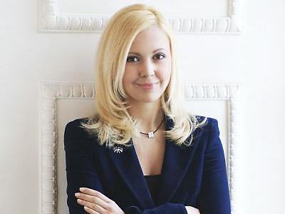 Anna-Maria Galojan - Estonya  <br>  Estonya Reform Partisi genlik lideridir. Politik kariyerinde ok baarl olduu sylenemez. Verdii pozlarla adndan ska bahsettirmitir. Bu nedenle de Estonya'nn en bilinen politikacs ve halk figr olmutur.