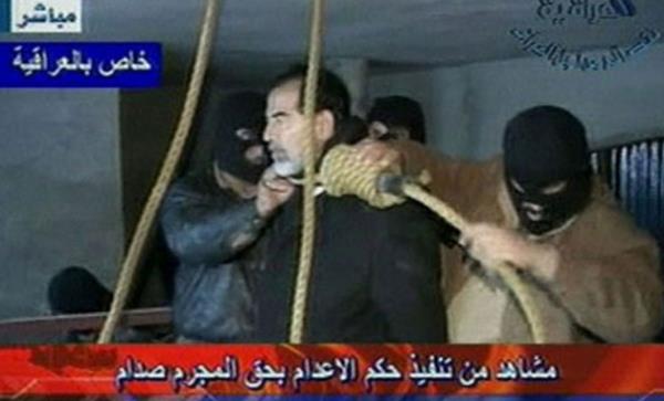 26 Aralk 2006&#8217;da idama mahkum edilen 24 yllk diktatr, 4 gn sonra asld. damndan hemen nce halkna: &#8216;Birlik iinde kaln ve ran&#8217;a gvenmeyin&#8217; diyerek seslendi.